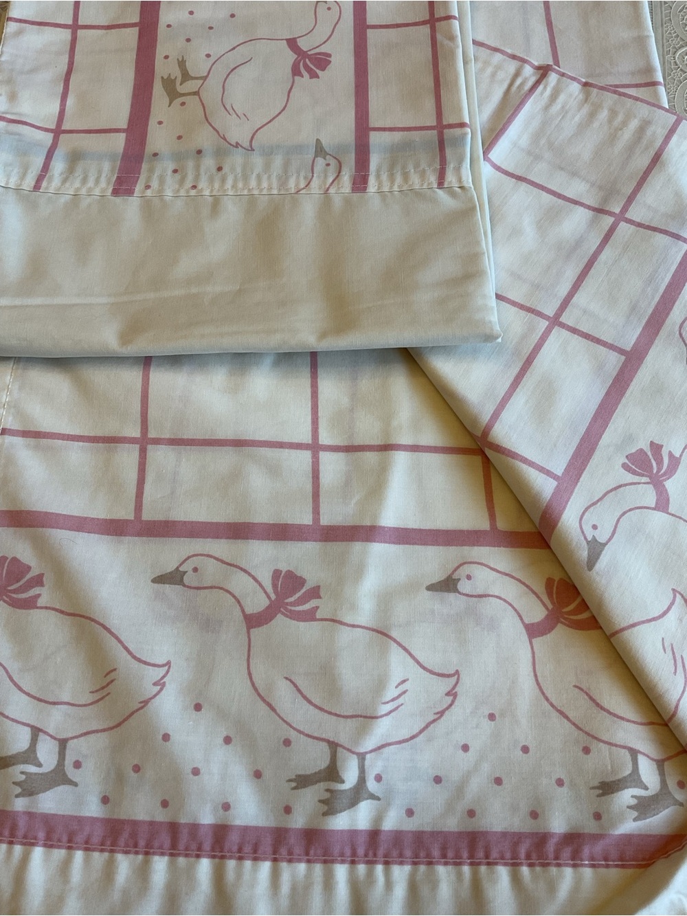 King Flat Sheet Duck-Print Cream/Pink (free pillow case)